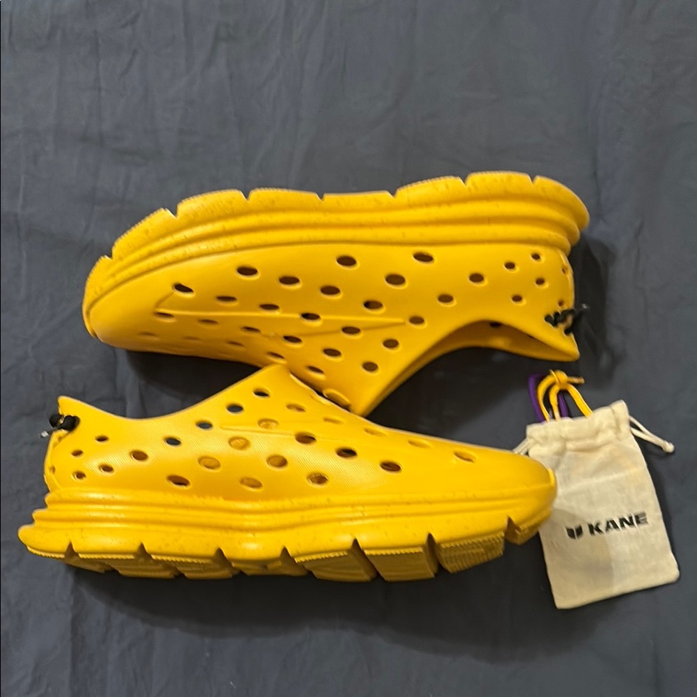 Kanes Recovery Footwear